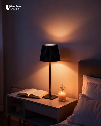 Kabellose LED Tischlampe von – Dimmbare Nachttischlampe mit Magnetköpfen, 3000K Weiß & RGB, IP54 Wasserdicht für Schlaf