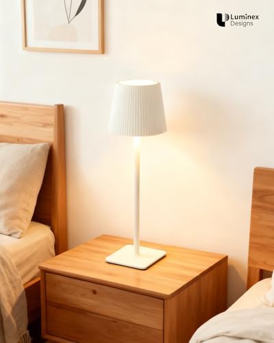 Kabellose LED Tischlampe von – Dimmbare Nachttischlampe mit Magnetköpfen, 3000K Weiß & RGB, IP54 Wasserdicht für Schlaf