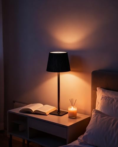Kabellose LED Tischlampe von – Dimmbare Nachttischlampe mit Magnetköpfen, 3000K Weiß & RGB, IP54 Wasserdicht für Schlaf
