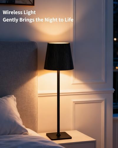 Kabellose LED Tischlampe von – Dimmbare Nachttischlampe mit Magnetköpfen, 3000K Weiß & RGB, IP54 Wasserdicht für Schlaf