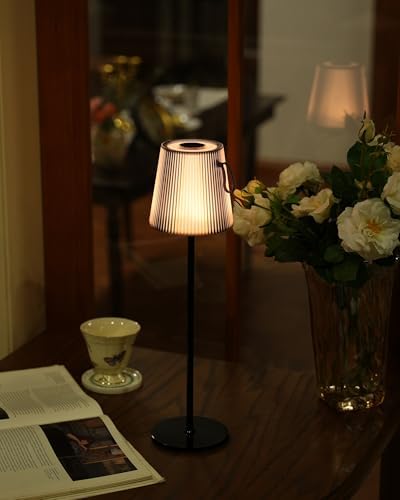 Kabellose LED Tischlampe von – Dimmbare Nachttischlampe mit Magnetköpfen, 3000K Weiß & RGB, IP54 Wasserdicht für Schlaf