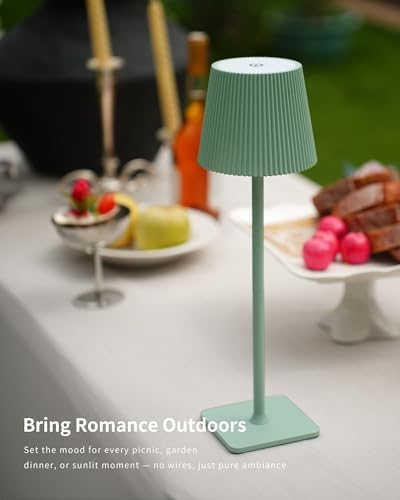 Kabellose LED Tischlampe von – Dimmbare Nachttischlampe mit Magnetköpfen, 3000K Weiß & RGB, IP54 Wasserdicht für Schlaf